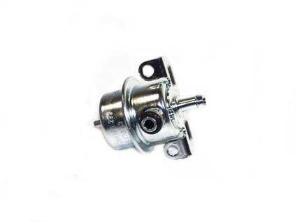 Fuel pressure regulator  Volvo 240/260/245/265/740/760/780/745 and 765 Fuel pressure regulator