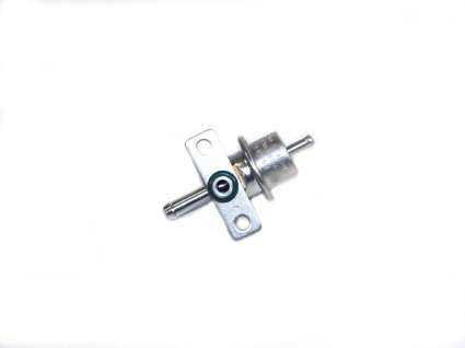 fuel pressure regulator  Volvo 850/C70 and S/V70 Fuel pressure regulator